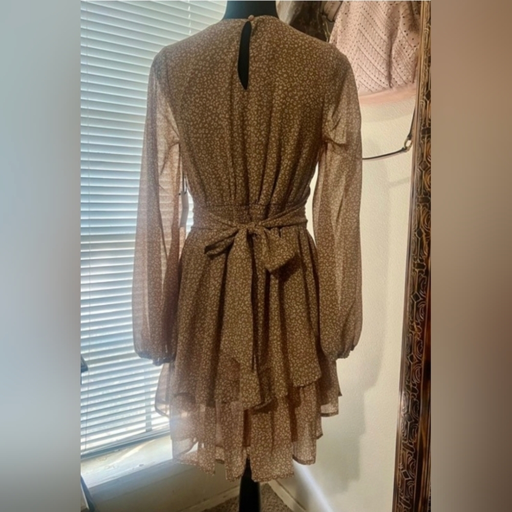 JAPNA Flowing Power Dress. - Picture 3 of 5